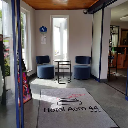 Hotel Ibis Styles Airport Aero 44 3*