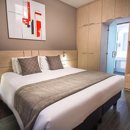 Hotel Ibis Styles Airport Aero 44 3*