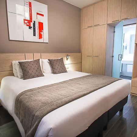 Hotel Ibis Styles Airport Aero 44 3*