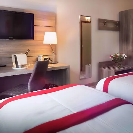 Ibis Styles Airport Aero 44 Hotel 3*