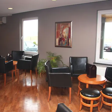 Hotel Ibis Styles Airport Aero 44 3*