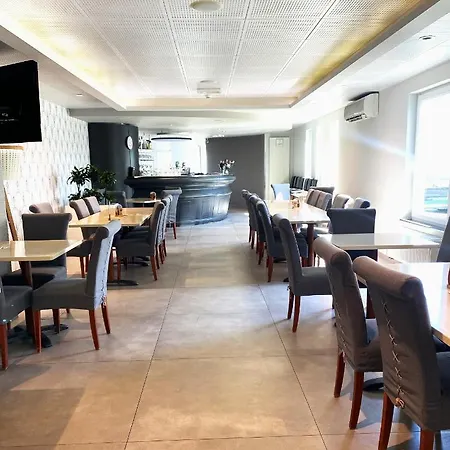 Ibis Styles Airport Aero 44