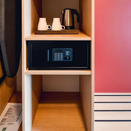 Ibis Styles Airport Aero 44