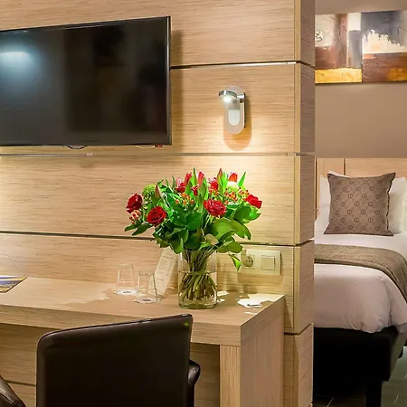 Hotel Ibis Styles Airport Aero 44 3*