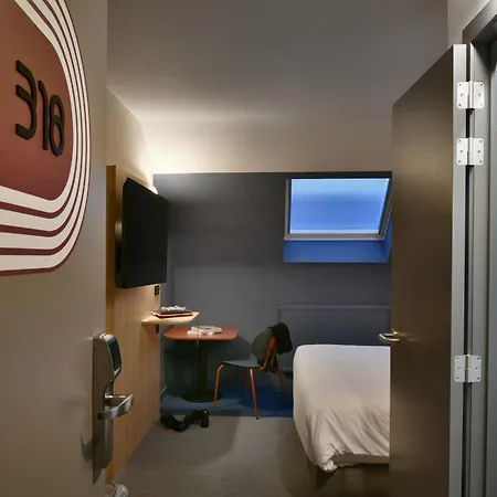 Hotel Ibis Styles Airport Aero 44 3*