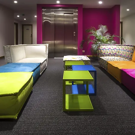 Ibis Styles Airport Aero 44 샤를루아