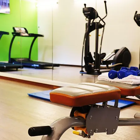 Ibis Styles Airport Aero 44 샤를루아