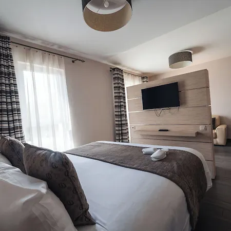 Ibis Styles Airport Aero 44 מלון 3*