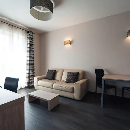 Ibis Styles Airport Aero 44 3* 샤를루아