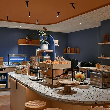 Ibis Styles Airport Aero 44 3*