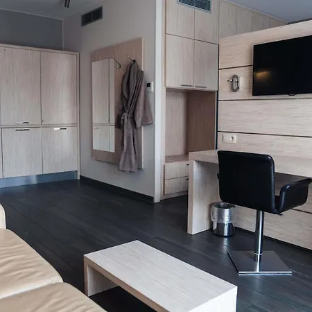 Ibis Styles Airport Aero 44 شارلروا