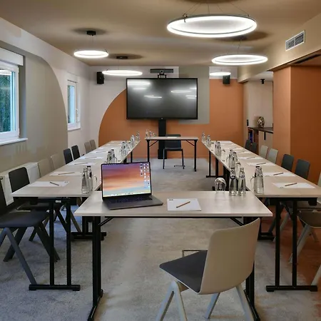 Ibis Styles Airport Aero 44 Hotel