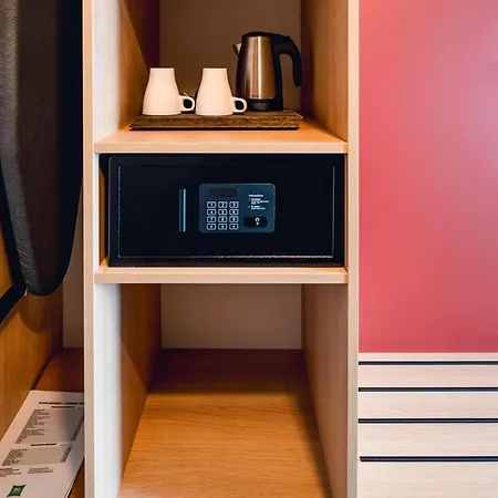 Ibis Styles Airport Aero 44 מלון 3*