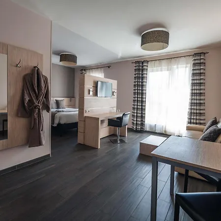 Hotel Ibis Styles Airport Aero 44
