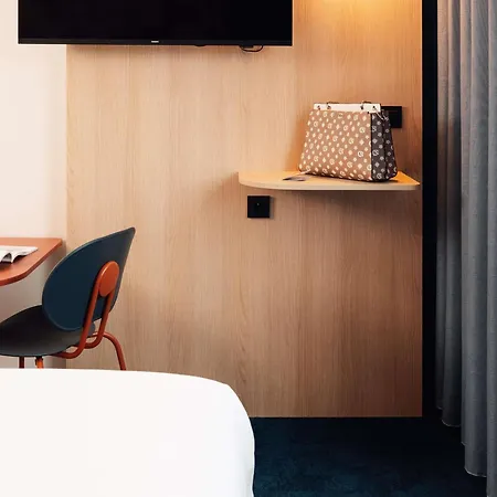 Ibis Styles Airport Aero 44