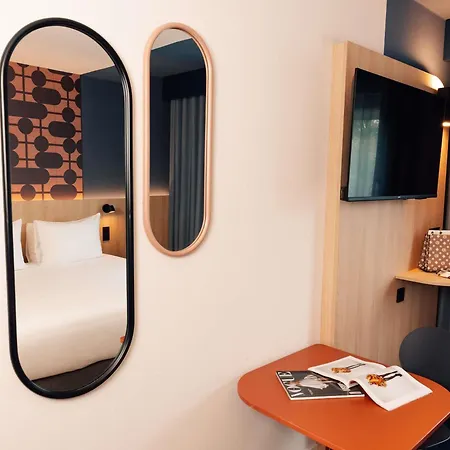 Ibis Styles Airport Aero 44