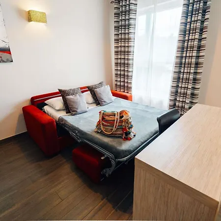 Hotel Ibis Styles Airport Aero 44 3*