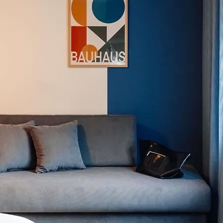 Ibis Styles Airport Aero 44 샤를루아