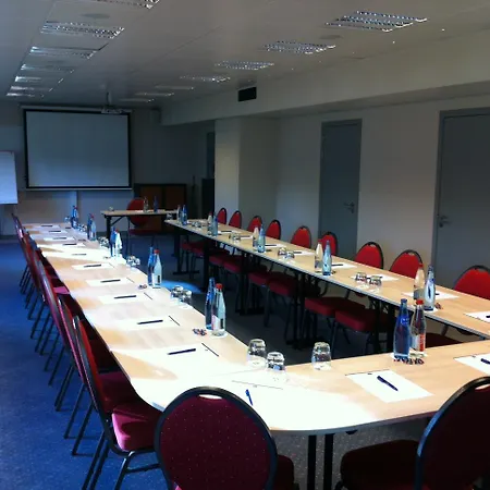 Hotel Ibis Styles Airport Aero 44 3*