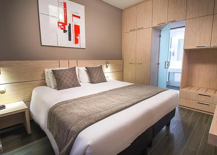 Hotel Ibis Styles Airport Aero 44 3*