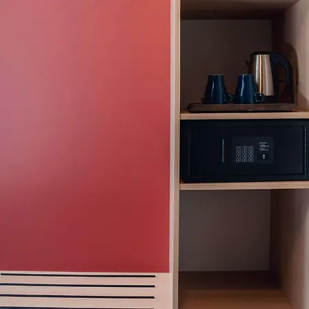 ベスト ウェスタン プラス エアロ 44 シャルルロワ