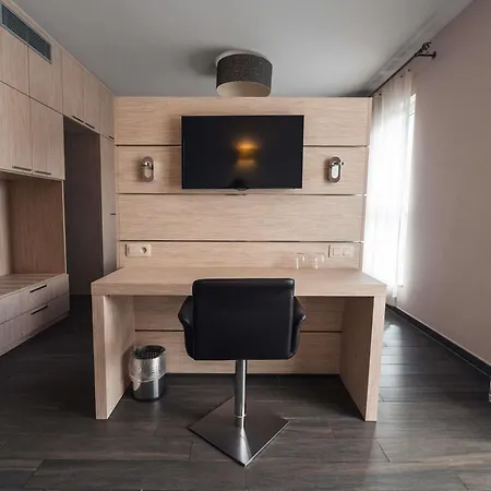 Ibis Styles Airport Aero 44 Hotel 3*